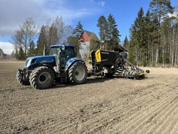 eCerex 600 kylvölannoittimessa on korkea 120kg vannaspainotus, jolla saadaan aikaan tarkka kylvö. eCerexillä onnistuukin...
