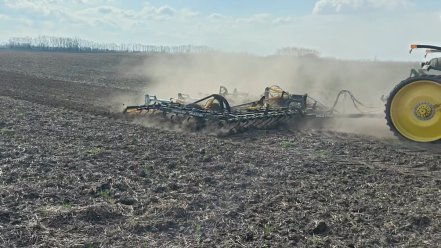 📢Beüzemeltük egy Avaran 800 kombinátort lazított kalászos tarlóban. Egy menetes magágy készítési történt, és még aznap...