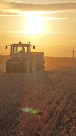 Mai 3 adagolós eForte 300 beüzemelés 😎 Borsó vetés gabona tarlóba 🌱 Sikeres gazdálkodást kívánunk partnerünknek a gépp...