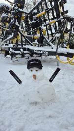 Bemutatom Aladárt, az új kollégánkat 😃 Roppant lelkes és legalább olyan jó erőben van mint a mögötte látható TopLine Su...