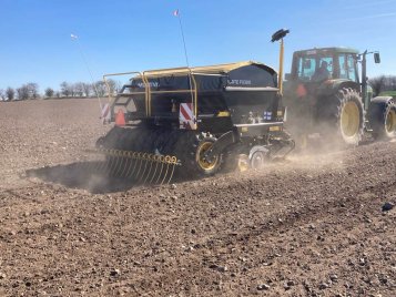 🌱 Foråret er i gang – og det samme er såningen! 🌱 Hos Snertinge Maskinforretning er vi altid stolte, når vores kunder...